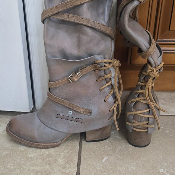 Freebird Cassius boot in taupe - Picture 3 of 4